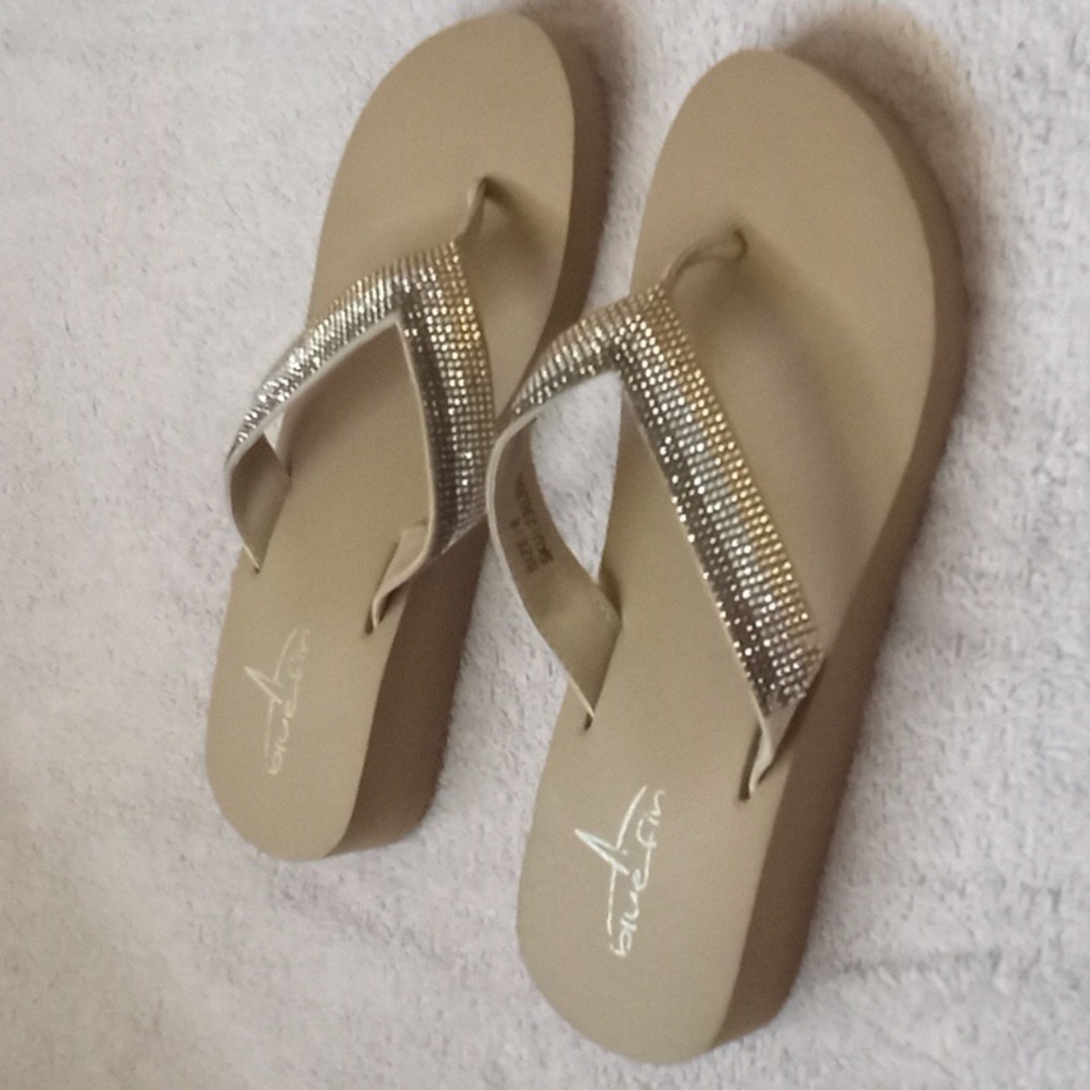 NWOT Blue Fin Wedge Thong Sandals - Picture 3 of 11
